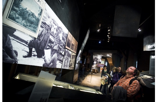 Embark on a journey through our thoughtfully designed museum exhibition, delving into the experiences of Chinese labourers during WW1. Design by Studio Königshausen for Flanders Fields Museum Ypres.